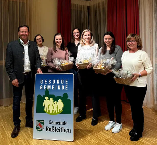 Arbeitskreisleiter Bgm. Kurt Pawluk, Gabriele Wagner, Anna Patzl, Manuela Retschitzegger, Stefanie Tiefenbacher, Leonie Rebhandl, Gabriella Németh (von links) | Foto: Gesunde Gemeinde Roßleithen
