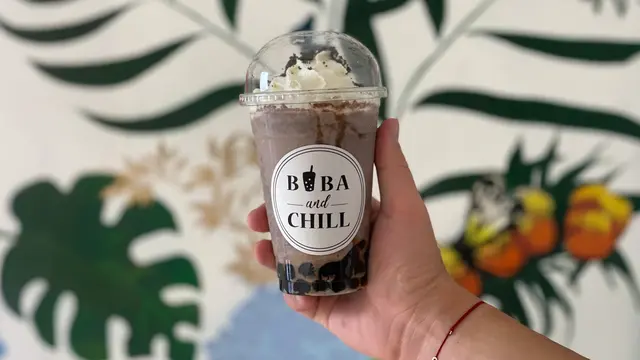 Boba and Chill in Salzburg bietet nicht nur warme und erfrischende Bubble Teas, sondern auch ein nachhaltiges und genussvolles Erlebnis, das die Markenphilosophie von frischen Zutaten, Lifestyle und Verantwortung vereint. | Foto: Boba &amp; Chill