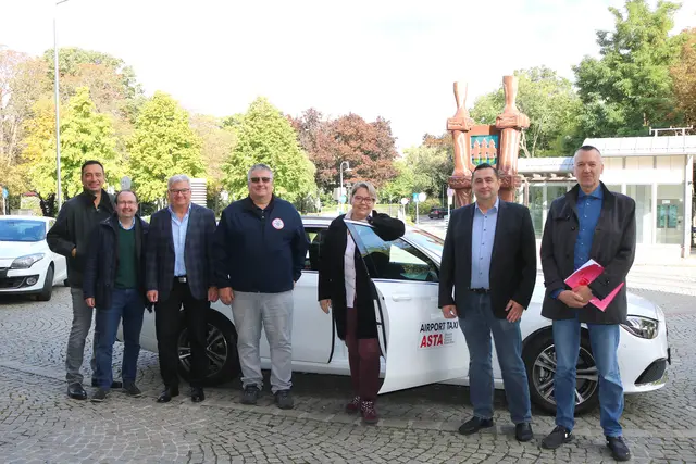 Mario Freiberger (WKNÖ Schwechat), Michael Steinparzer (GF Taxi WKNÖ), Rudolf Sreboth (Stv. Obmann Taxi WKNÖ), Walter Schaffer, Karin Baier, Michael Hornak, Julius Lang (Vorstand ATS). | Foto: Stadtgemeinde Schwechat
