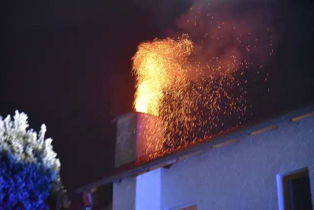 Auch ein möglicher Karminbrand in der Heizsaison ist beispielsweise Thema des neuen Feuerwehr-Podcasts. | Foto: Waltl/Meier