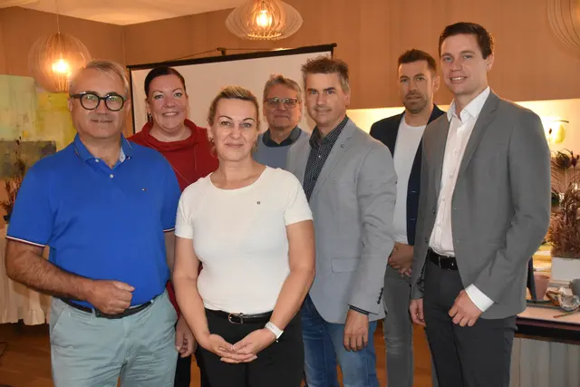 Bei der Auftaktveranstaltung Gasthaus Csencsits in Harmisch trafen sich die Projektpartnerinnen und -partner der Mittelschule Kohfidisch. | Foto: Michael Strini