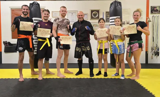 Selbstvertrauen und Disziplin sind nur zwei Aspekte, die Headcoach und HSDC-Leiter Harald Hirsch (3.v.l.) seinen Schützlingen in Weißkirchen beibringen möchte. | Foto: HSDC