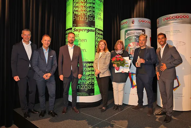 Der Salzburger Kulturplakatpreis 2025 geht an den Salzburger Kunstverein, Austrian Doctors und Theater Ecce Sieger im Sonderformat ist Supergau für zeitgenössische Künste und die beste Serie gewinnt: Zoo Salzburg. Im Bild: Supergau für zeitgenössische Kunst | Foto: Progress Werbung/Uwe Brandl