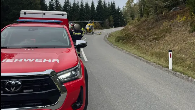 Der 64-jährige Motorradfahrer sei von der Fahrbahn abgekommen.   | Foto: Feuerwehr Frantschach - St. Gertraud