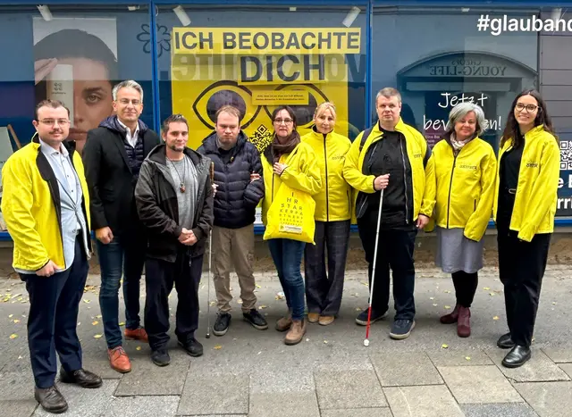 Bei der Awareness-Aktion in der Albrechtgasse: Paul Kalcher, Kurt Hohensinner, Philipp Urich,
Helmut Schlögl, Elke Zach, Marianne Burkert,
Tim Peters, Irene Sudy, Marie Essert | Foto: Ontrack