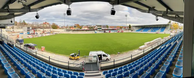 Die Arbeiten im Hartberger Stadion laufen auf Hochtouren; ab 22. November regiert wieder "das runde Leder". | Foto: Alfred Mayer