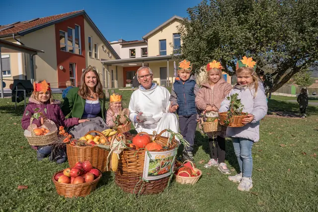 Der Kindergarten Mitterdombach feierte ein buntes Erntedankfest mit einer wichtigen Lektion über das Teilen. | Foto: Rene Strasser