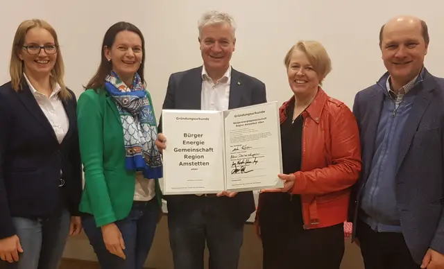 Energie regional und ökologisch zu beziehen ermöglicht die gegründete Bürgerenergiegemeinschaft. Bürgermeisterin Manuela Zebenholzer, Landtagsabgeordnete Kerstin Suchan-Mayr, Landtagsabgeordneter Bürgermeister Anton Kasser, Bürgermeisterin Sabine Dorner-Leyerer, Bürgermeister Hannes Pressl | Foto: GDA Amstetten