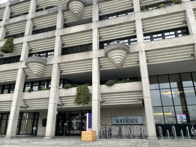 In der ersten Runde der Budgetgespräche stellte Wirtschafts- und Finanzstadtrat Thomas Gegenhuber (SPÖ)unter anderem die geplanten Investitionen der städtischen Immobiliengesellschaft (ILG) vor. | Foto: MeinBezirk/Silvia Gschwandtner