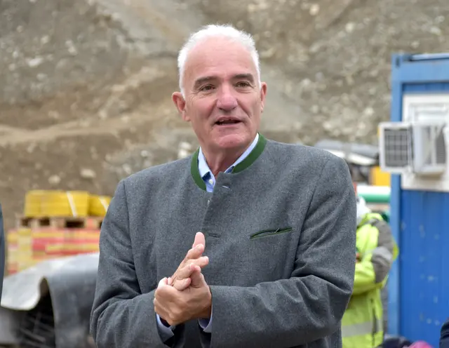 „Auch – und vor allem – in touristischen Zonen braucht es für Einheimische Wohnungen zu fairen Konditionen", sagt Bgm. Nikolaus Manzl.  | Foto: Barbara Fluckinger