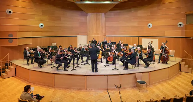 Die Hausruck Philharmonie wird unter anderem Mozart und Haydn zum Besten geben. | Foto: Christoph Hilger