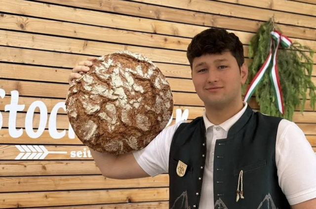 Bäcker Samuel Stocklauser ist im Gurktaler Familienbetrieb stark involviert. | Foto: Privat