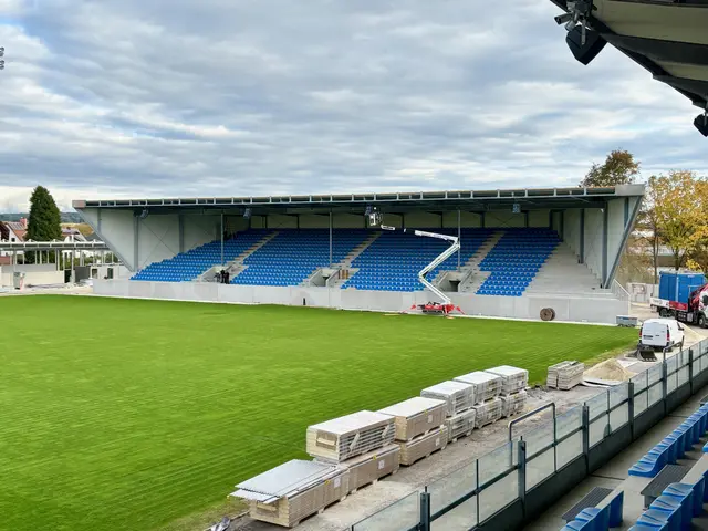 Die Südtribüne nimmt bereits konkrete Formen an. | Foto: Alfred Mayer