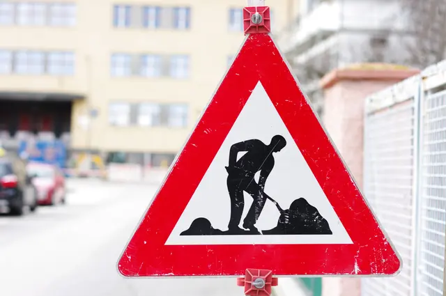 Am 16. Oktober 2025 beginnen die Arbeiten zur Fernwärme-Aufschließung für den Bereich in der Schleppe-Kurve. (Symbolfoto) | Foto: stock.adobe.com/at/Wellnhofer Designs