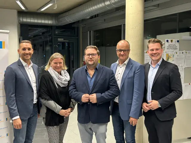 Beim Gemeindeparteitag von Wolfsgraben wurde ein neuer Parteivorstand gewählt. Auf dem Foto: GPO-Stv. Markus Hechl, Kassierin Michaela Priessnitz, GPO Simon Lechner, GPO-Stv. Bgm. Christan Lautner, LAbgt. Florian Krumböck | Foto: Christian Rothbauer