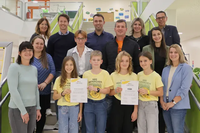 Bei einer gemeinsamen Feierstunde in der Schule lernten die Projektpartner einander kennen. | Foto: Gerhard Schrödl