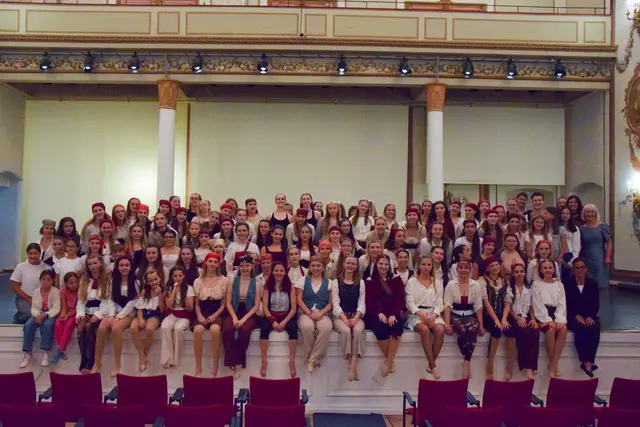 Aktive und ehemalige Tänzerinnen der UET Dancers | Foto: Christian Popp
