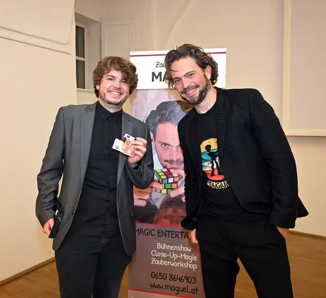 Lukas Hohenegger bekam die 10 Euro, die er dem Zauberer „borgte“ zwar zurück, aber nicht mehr vollständig! | Foto: Hohenegger