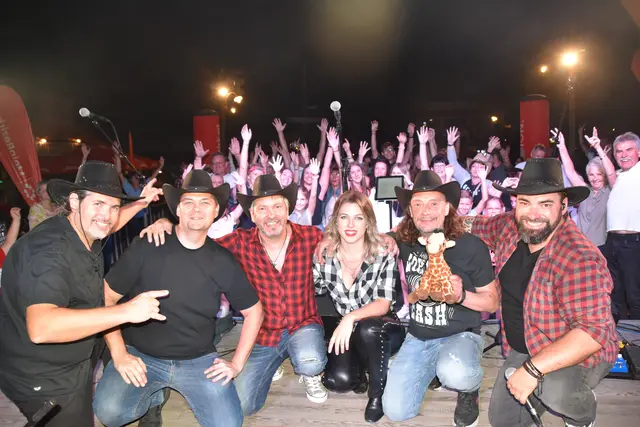 ballyhoo stehen am 12. August auf der Bühne. | Foto: Michael Strini