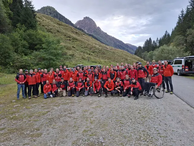 Mitglieder der Bergrettungs-Ortsstellen im Bezirk Kitzbühel übten in Aschau für den Ernstfall. | Foto: Bergrettung Kirchberg