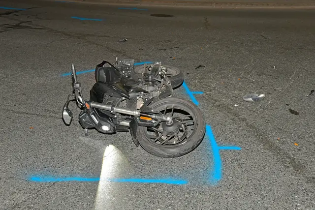 Am Dienstag, 14. Oktober, ereignete sich im Frühverkehr in Wattens ein Verkehrsunfall, bei dem ein Motorradlenker mit einem Pkw kollidierte. | Foto: ZOOM.Tirol