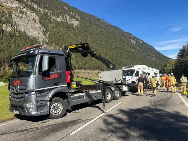 In Pfunds kam es am Freitag, 10. Oktober, zu einem schweren Frontalcrash eines Pkws und eines Wohnmobils. Der Lenker des Pkws erlag am Sonntag seinen schweren Verletzungen in der Klinik Innsbruck. | Foto: ZOOM.TIROL