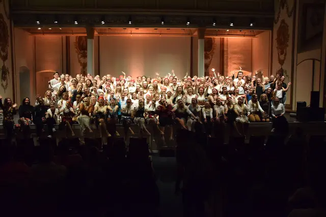 Aktive und ehemalige Tänzerinnen der UET Dancers | Foto: Christian Popp