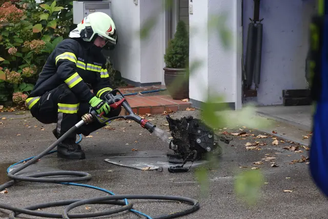 In einem Keller eines Reihenhauses in Thalheim bei Wels hatte ein Entfeuchtungsgerät zu brennen begonnen und löste einen Löscheinsatz aus. | Foto: laumat.at