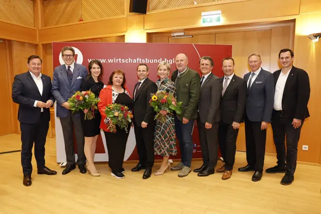 (v.l.) Kurt Egger, Harald Mahrer, Michaela Steindl, Barbara Senninger, Andreas Wirth, Bettina Dorfer-Pauschenwein, Anton Putz, Johann Lackner, Ulf Schneller, Wolfgang Ivancsics und Erich Ermler.  | Foto: Muik