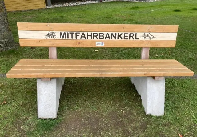Das Mitfahrbankerl steht nun in St. Georgen. | Foto: Birgit Becker