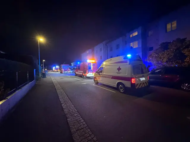 Feuerwehr und Rettungskräfte wurden zu dem Mehrparteienhaus in Andorf gerufen. | Foto: FF Andorf