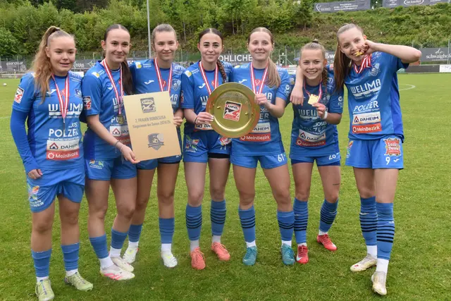 Meisterinnen und Cupsiegerinnen von der BFV-Frauenakademie: Jasmin Dorfmeister, Amelie Fritz, Leonie Pinter, Hannah Schöberl, Stephanie Rinnhofer, Marie-Kristin Leitner, Anja Bacher | Foto: Michael Strini