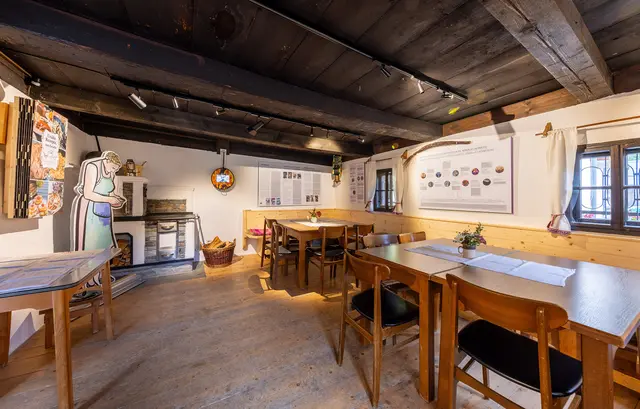 Im Mesnerhaus, hier ist die Küche zu sehen, wird eine neue, multimedial gestaltete Ausstellung über das "alte Wissen" der Sölktäler gezeigt. | Foto: Harald Steiner