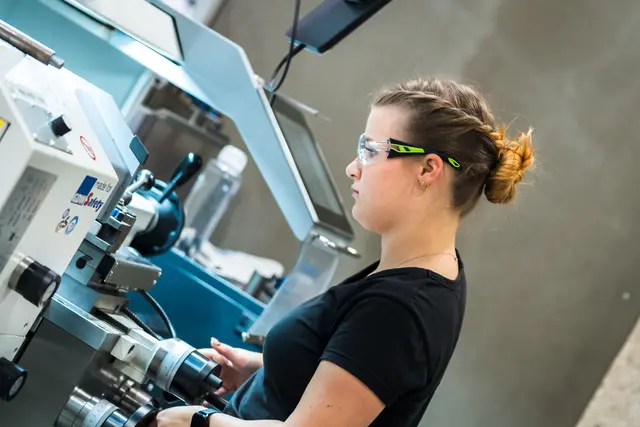 Lehrlingstag bei Welser Profile: Die verschiedenen Ausbildungsmöglichkeiten standen in Gresten im Fokus. | Foto: Welser Profile GmbH