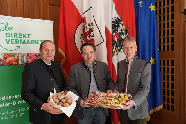 Beim ersten GenussGipfel 2025 im Tiroler Landhaus stehen ausgezeichnete Produkte heimischer Produzentinnen und Produzenten im Mittelpunkt. | Foto: MeinBezirk/Thomas Geineder