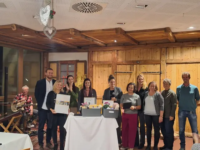 In Axams feierte man gleich zwei besondere Anlässe in der Pflege: Der Abschluss des Projektes "Hospizkultur und Palliative Care im Pflegeheim“ und das 10-jährige Jubiläum der HPCPH Tirol.  | Foto: Haus Sebastian