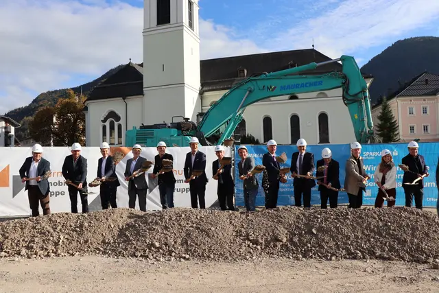 Offizieller Baustart für das Jahrhundertprojekt "Wörgl Mitte" – am Dienstag, den 14. Oktober erfolgte der Spatenstich. | Foto: Christiane Nimpf