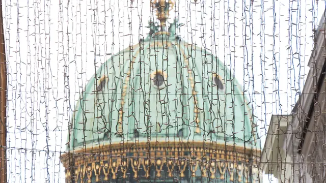 Als Leuchtmittel kommen mittlerweile kosten- und energieschonende LED-Lämpchen und -Streifen zum Einsatz. (Archiv) | Foto: Andreas Pölzl/MeinBezirk Wien