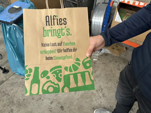 Der Online-Supermarkt nimmt die gesammelten Pfandflaschen bei der nächsten Lieferung wieder mit.  | Foto: Luca Arztmann/MeinBezirk