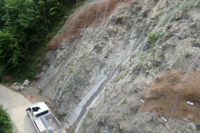 Steinschlagschutz am Laabental-Radweg in Bau im Mai 2024 | Foto: WLV