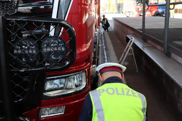 Über eine Million Lkw wurden in Radfeld und Kundl im Jahr 2024 ausgeleitet und einer Vorkontrolle unterzogen. | Foto: Christiane Nimpf