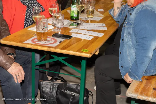 Gewinnfieber - alle Lose aufgelegt - ja nichts verpassen. | Foto: www.cine-motion.at / Ivanek