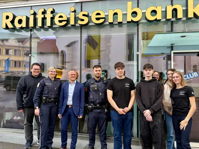 Die Schüler der "Cyber HAK" waren begeistert von der Aktion in der Stadt. | Foto: Markus Kahrer