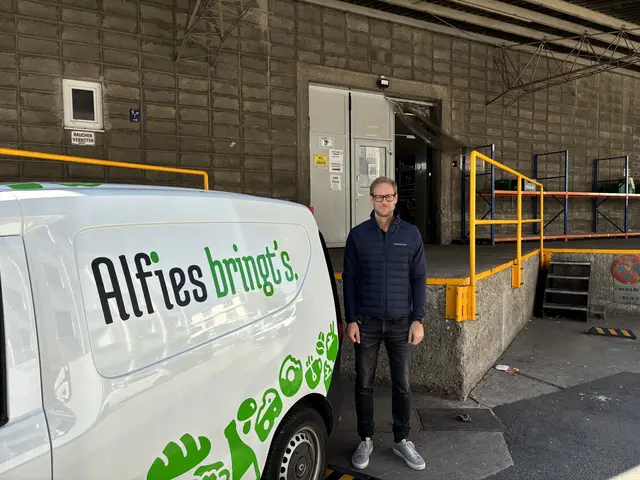 Alfies-Geschäftsführer Gunter Michl berichtete von den neuen Herausforderungen mit der Einführung des Einwegpfands.  | Foto: Luca Arztmann/MeinBezirk