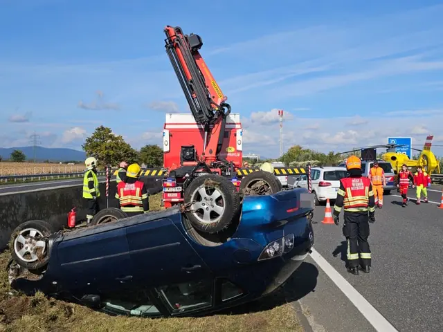 Das Fahrzeug blockierte die Südautobahn. | Foto: FF WRN