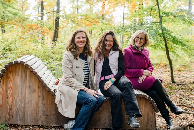Landeshauptmann-Stellvertreterin Anja Haider Wallner mit Sigrid Weinzinger und Mariella Baldauf bei der “Pannonische Ruhebilder Wanderstation”
| Foto: Büro LH-Stv.in Anja Haider-Wallner