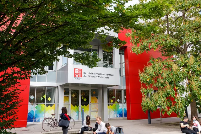 Das Berufsinformationszentrum der Wiener Wirtschaft  (BiWi) bietet ab sofort ein Interessen-Vergleichsprofil für Jugendliche und Eltern an. | Foto: Florian Wieser