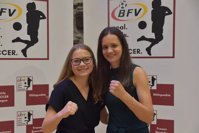 Marie-Kristin Leitner und Barbara Weber freuten sich über Platz 1 und Platz 2. | Foto: Michael Strini