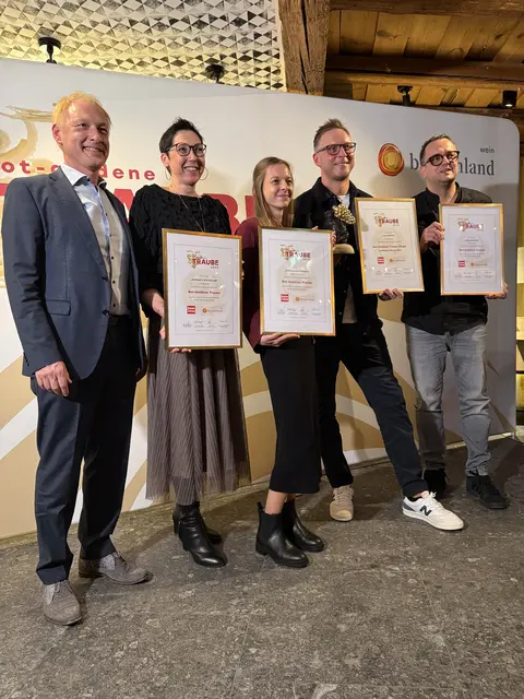Krone Geschäftsführer Gerhard Valeskini, Sabine Schandl, Sieger Konrad Robitza von "Das Robitza", Andreas Ruckendorfer von "Ruckendorfer Café-Restaurant-Lounge". | Foto: Schandl's Weingut