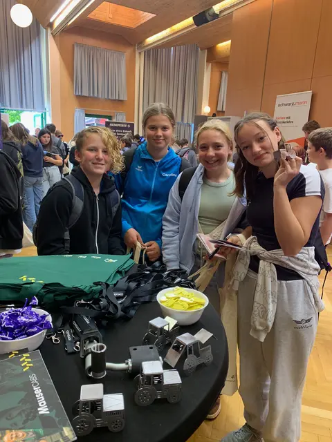 Schüler der Mittelschule Ternitz bei Handwerk4Future. | Foto: Mittelschule Ternitz